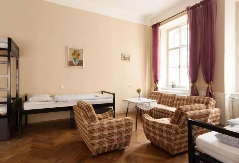 Vuode Makuusalissa, Hostel Fléda