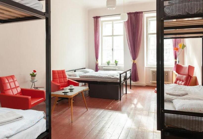سرير فى غرفة مشتركه, Hostel Fléda