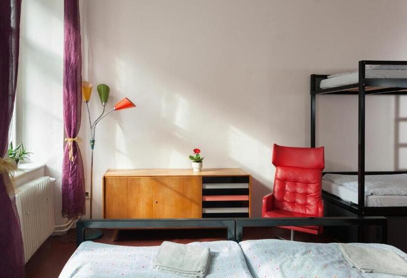 سرير فى غرفة مشتركه, Hostel Fléda