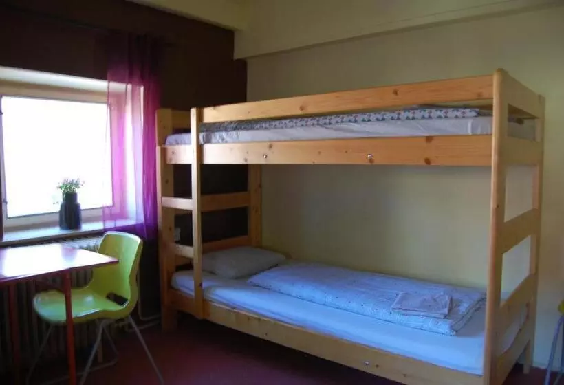 Standard Neljän Hengen Huone Jaettu Kylpyhuone, Hostel Fléda