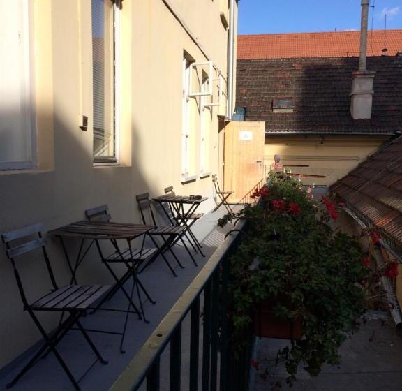 标准四人间共用浴室, Hostel Fléda