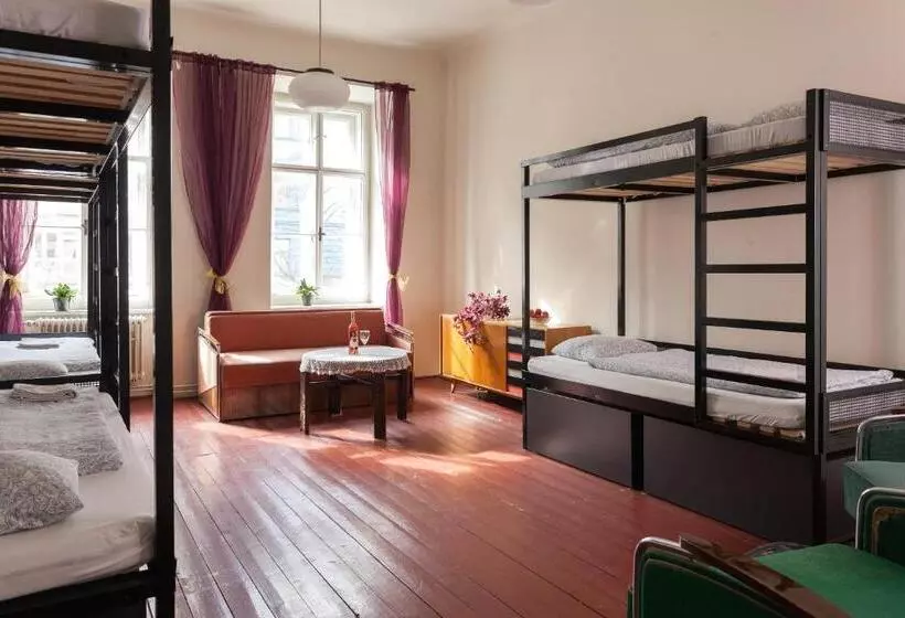Perhehuone Jaettu Kylpyhuone, Hostel Fléda