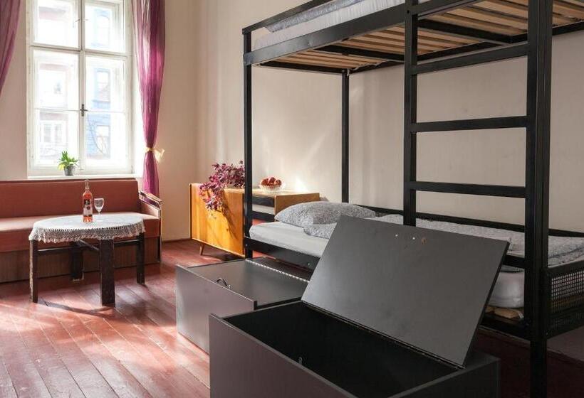 家庭房间共用浴室, Hostel Fléda