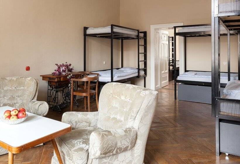 سرير فى غرفة مشتركه, Hostel Fléda