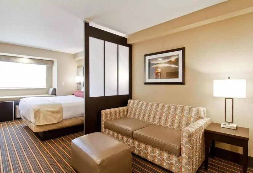 ジュニアスイート, Best Western Plus Woodstock Inn & Suites