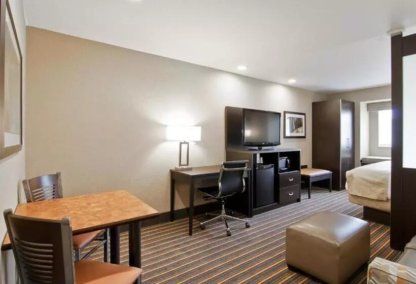 キングサイズベッドのスイートルーム, Best Western Plus Woodstock Inn & Suites