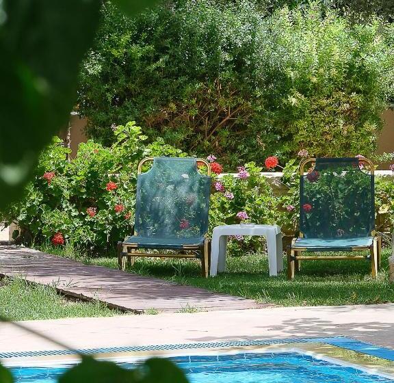 Standard-huone Puutarhanäkymä, Calypso