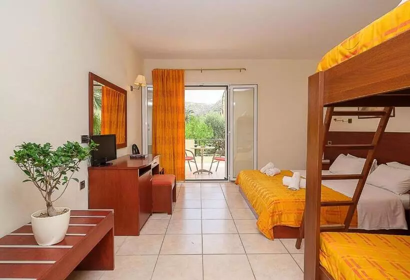 Chambre familiale standard avec vue sur piscine., Calypso