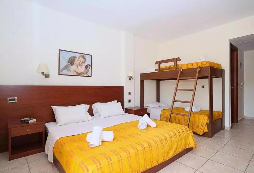 Chambre familiale standard avec vue sur piscine., Calypso