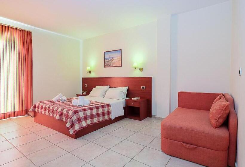 Standard Kolmen Hengen Huone Puutarhanäkymä, Calypso