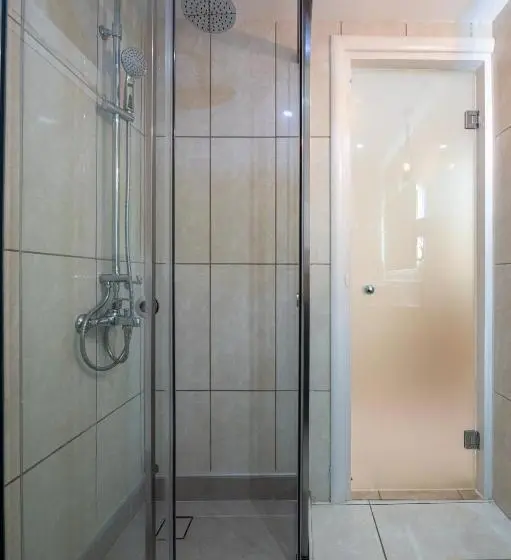 Habitación Triple Estándar Vista Jardín, Calypso