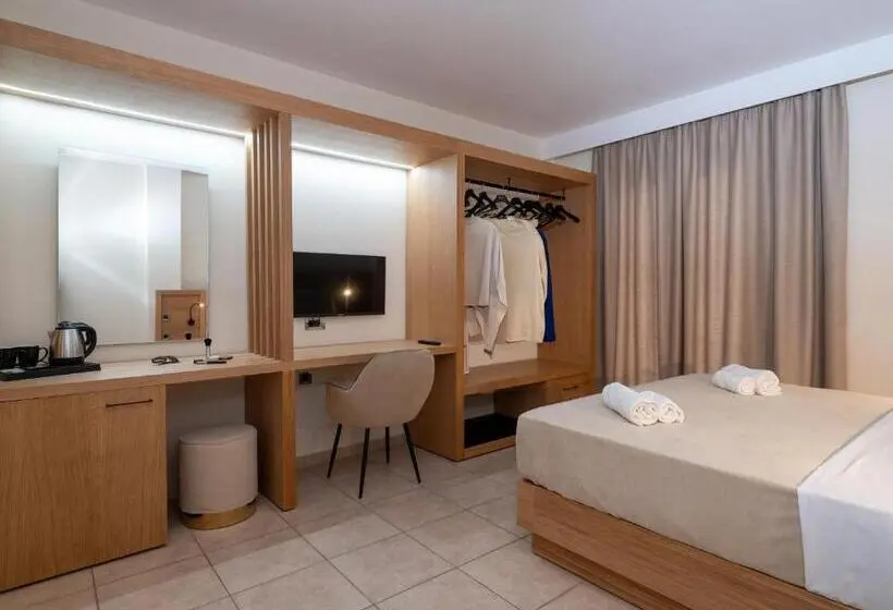 Habitación Triple Estándar Vista Jardín, Calypso