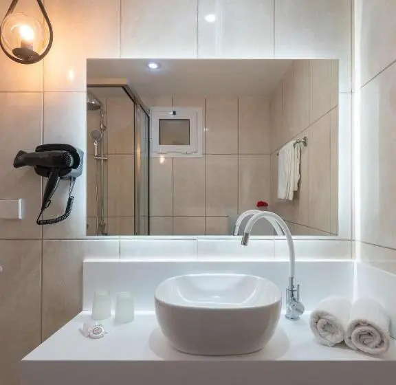 Habitación Triple Estándar Vista Jardín, Calypso