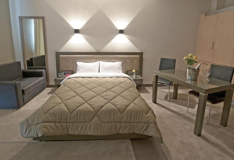 اتاق استاندارد سه نفره, Castello