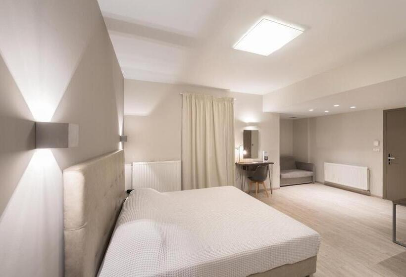 اتاق استاندارد سه نفره, Castello