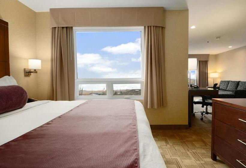 Люкс Повышенной Комфортности, Days Inn By Wyndham Regina Airport West