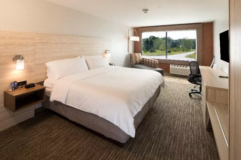 身障者適用キングサイズベッドルーム, Holiday Inn Express Hotel & Suites Bay City, An Ihg