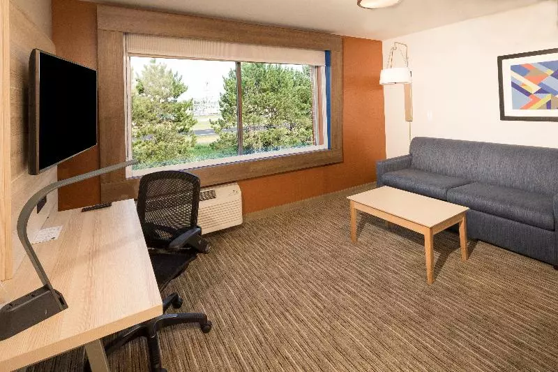キングサイズベッドのスタンダードルーム, Holiday Inn Express Hotel & Suites Bay City, An Ihg