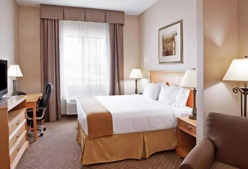 キングサイズベッドのスイートルーム, Holiday Inn Express Hotel & Suites Chesterfield   Selfridge Area, An Ihg