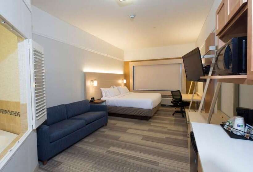 סוויטה מותאמת לאדם עם מוגבלויות, Holiday Inn Express Hotel & Suites Chesterfield   Selfridge Area, An Ihg