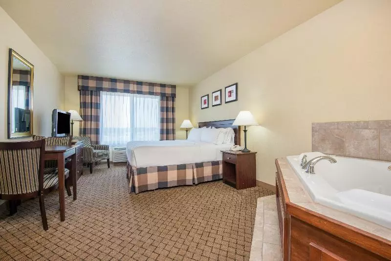 キングサイズベッドのスタンダードルーム, Holiday Inn Express Hotel & Suites El Dorado, An Ihg