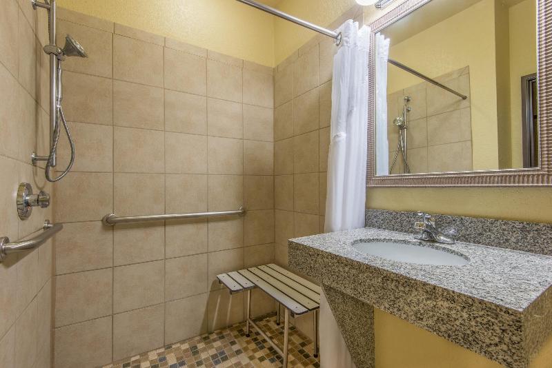 Номер Стандарт Кровать Кинг Адаптированный для Инвалидов, Holiday Inn Express Hotel & Suites El Dorado, An Ihg