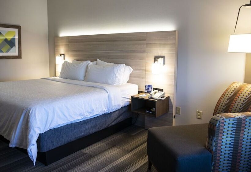 Номер Стандарт, Holiday Inn Express Hotel & Suites Sedalia, An Ihg