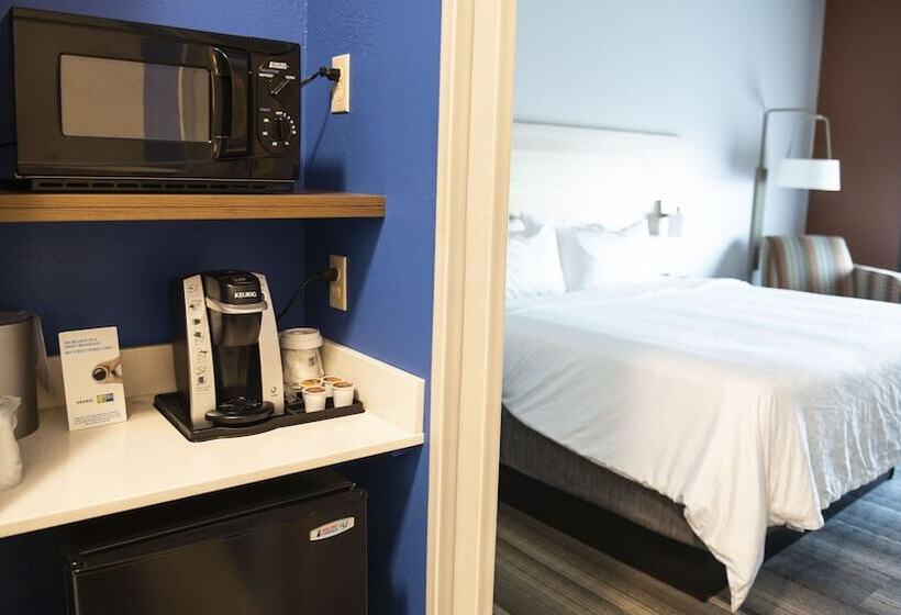 جناح, Holiday Inn Express Hotel & Suites Sedalia, An Ihg