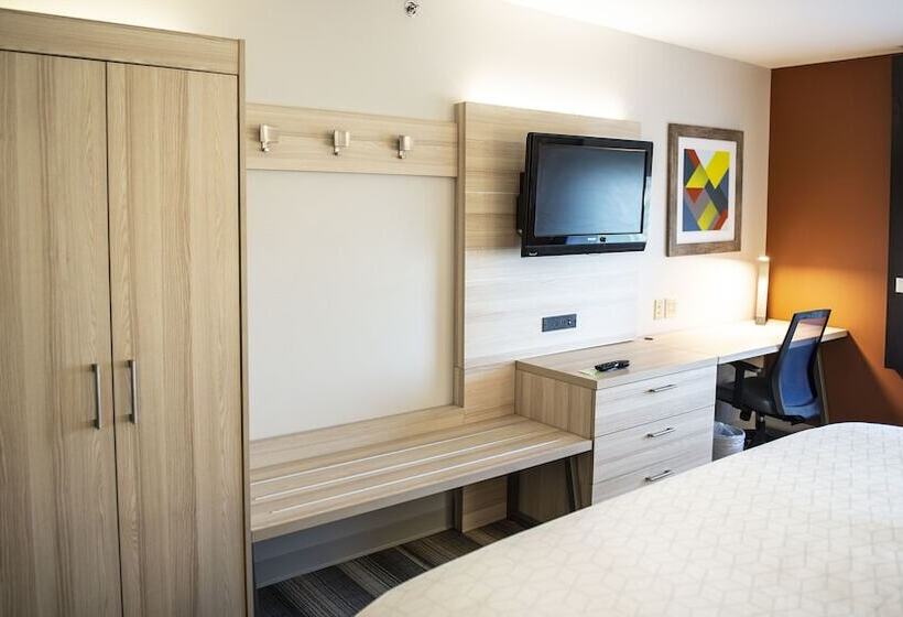 جناح, Holiday Inn Express Hotel & Suites Sedalia, An Ihg