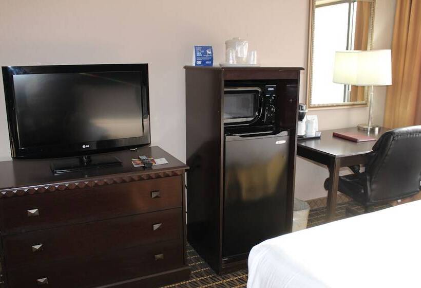 Номер Executive, Holiday Inn Express Kansas City Liberty Missouri, An Ihg