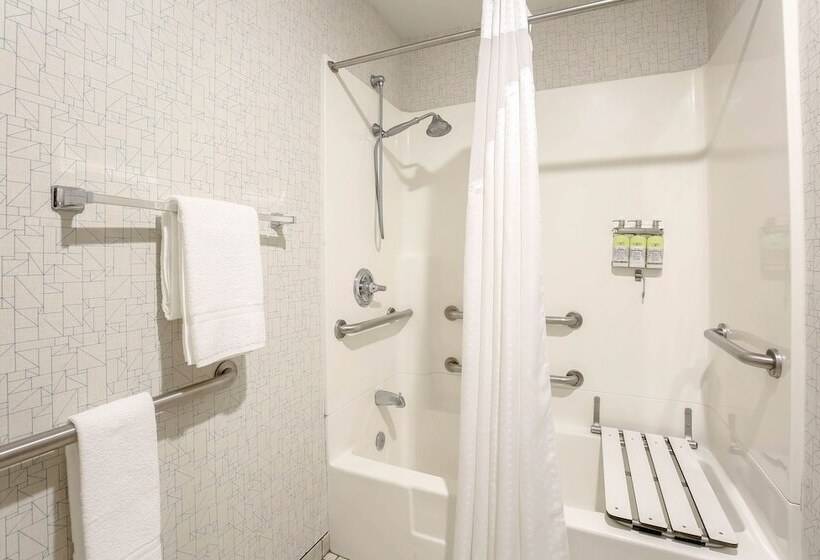 Люкс Адаптированный для Инвалидов, Holiday Inn Express Lancaster, An Ihg