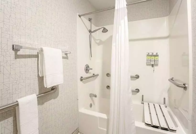 身障者適用スイートルーム, Holiday Inn Express Lancaster, An Ihg