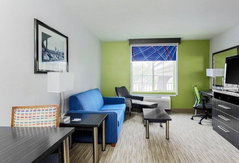 장애인을 위한 스위트, Holiday Inn Express Lancaster, An Ihg