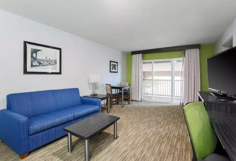 キングサイズベッドのスイートルーム, Holiday Inn Express Lancaster, An Ihg