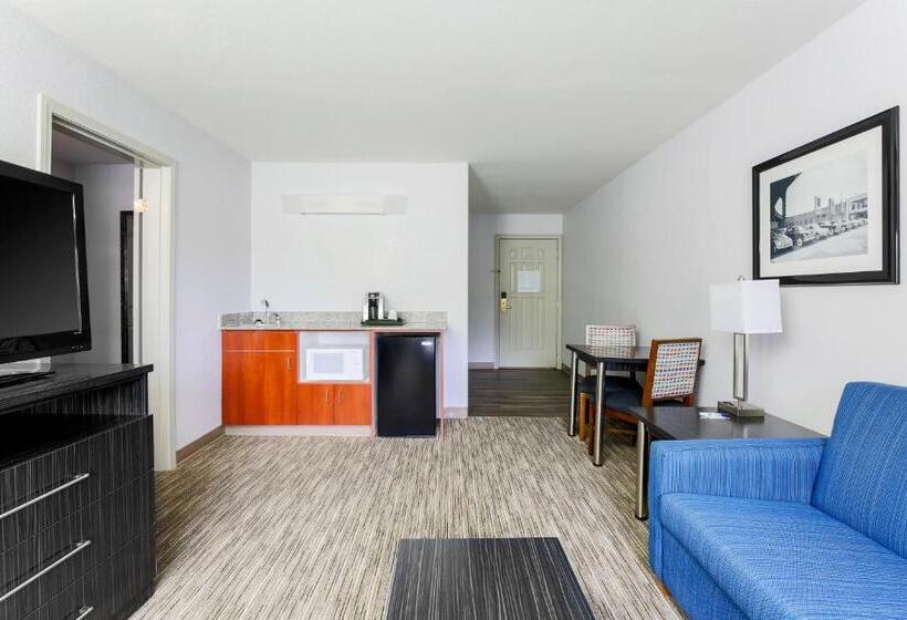 Люкс Кровать Кинг, Holiday Inn Express Lancaster, An Ihg