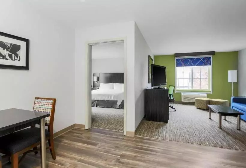 キングサイズベッドのデラックススイート, Holiday Inn Express Lancaster, An Ihg