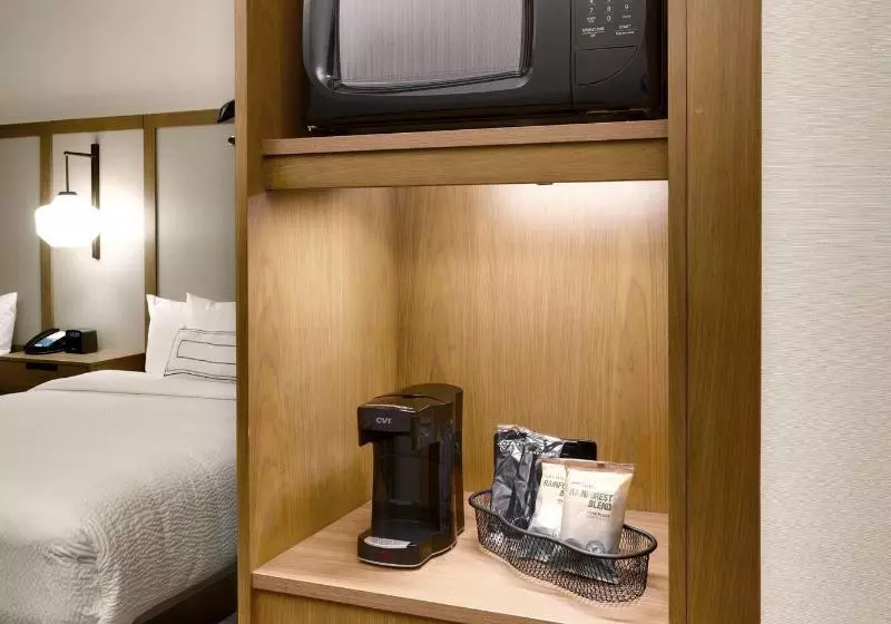 キングサイズベッドのスイートルーム, Holiday Inn Express St. Petersburg North / I 275, An Ihg