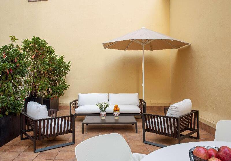 适合残疾人士使用的带超级大床的标准间, Holiday Inn Express St. Petersburg North / I 275, An Ihg