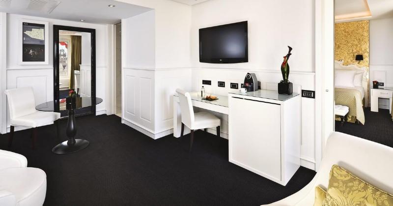 适合残疾人士使用的带超级大床的标准间, Holiday Inn Express St. Petersburg North / I 275, An Ihg