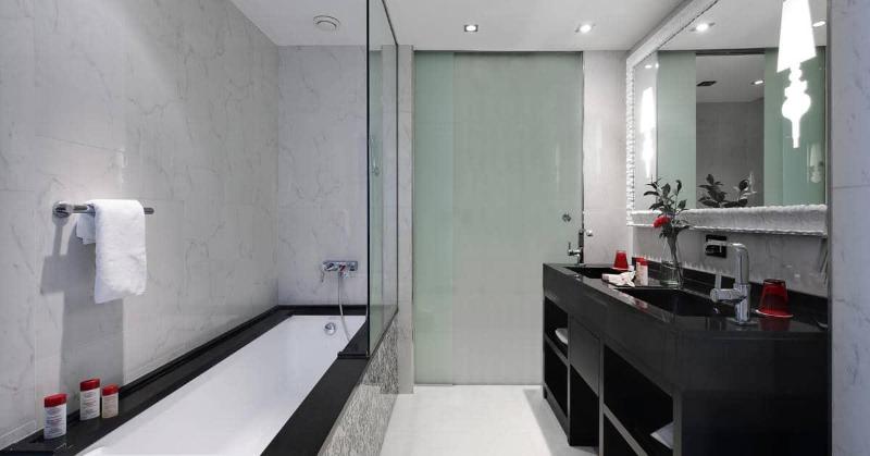 适合残疾人士使用的带超级大床的标准间, Holiday Inn Express St. Petersburg North / I 275, An Ihg