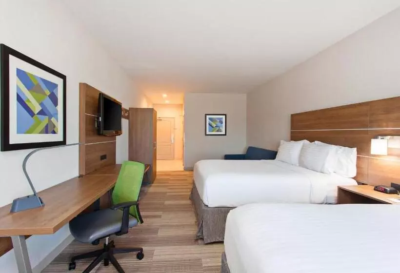 スタンダードスタジオ, Holiday Inn Express & Suites Corona, An Ihg