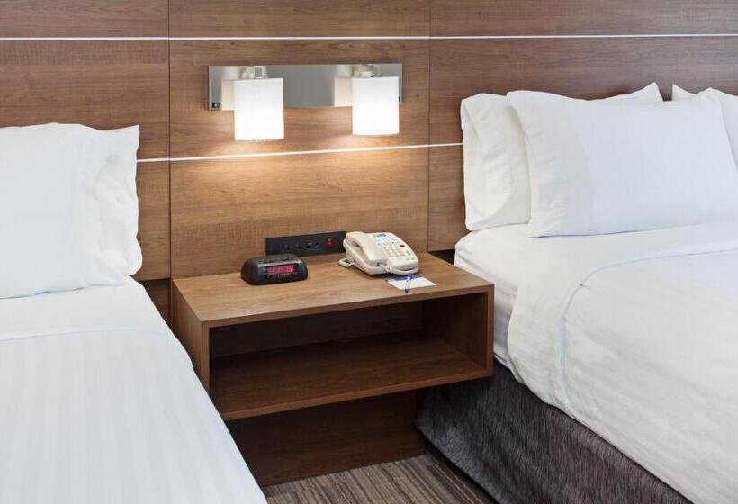 スタンダードスタジオ, Holiday Inn Express & Suites Corona, An Ihg