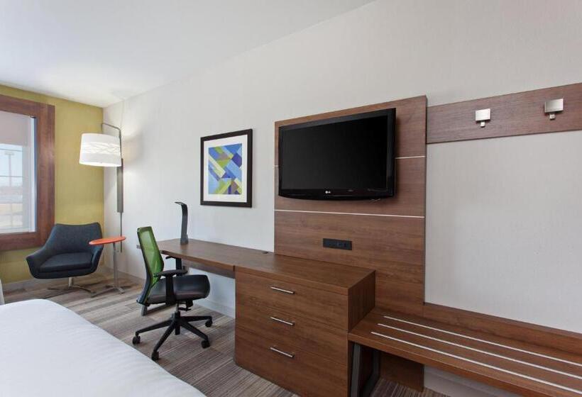 スタンダードスタジオ, Holiday Inn Express & Suites Corona, An Ihg