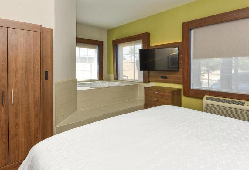キングサイズベッドのスタンダードルーム, Holiday Inn Express & Suites Corona, An Ihg