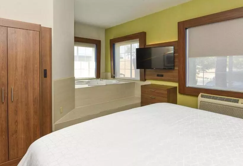キングサイズベッドのスタンダードルーム, Holiday Inn Express & Suites Corona, An Ihg