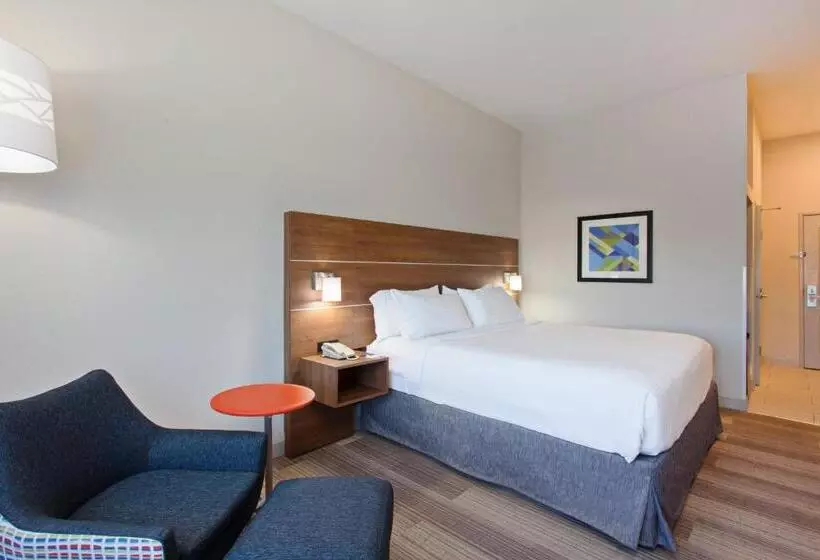 身障者適用キングサイズベッドルーム, Holiday Inn Express & Suites Corona, An Ihg
