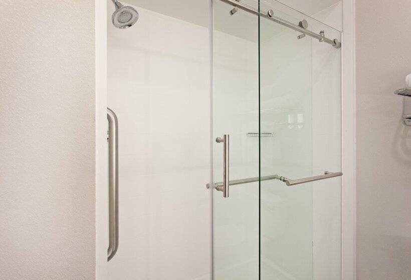 スイート, Holiday Inn Express & Suites Corona, An Ihg