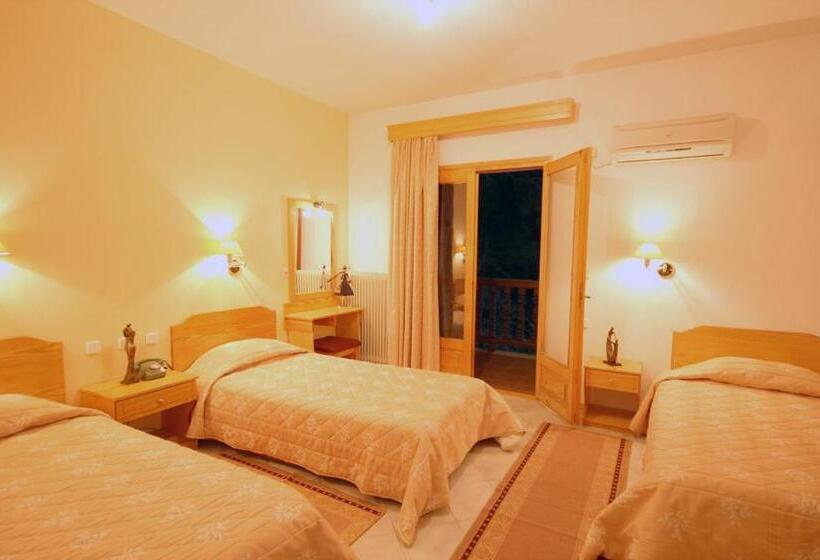 חדר סטנדרט לשלושה, Milionis Forest