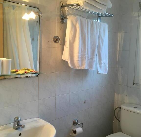 חדר משפחתי, Orestion