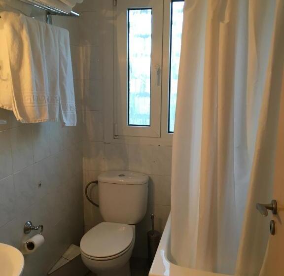 חדר משפחתי, Orestion